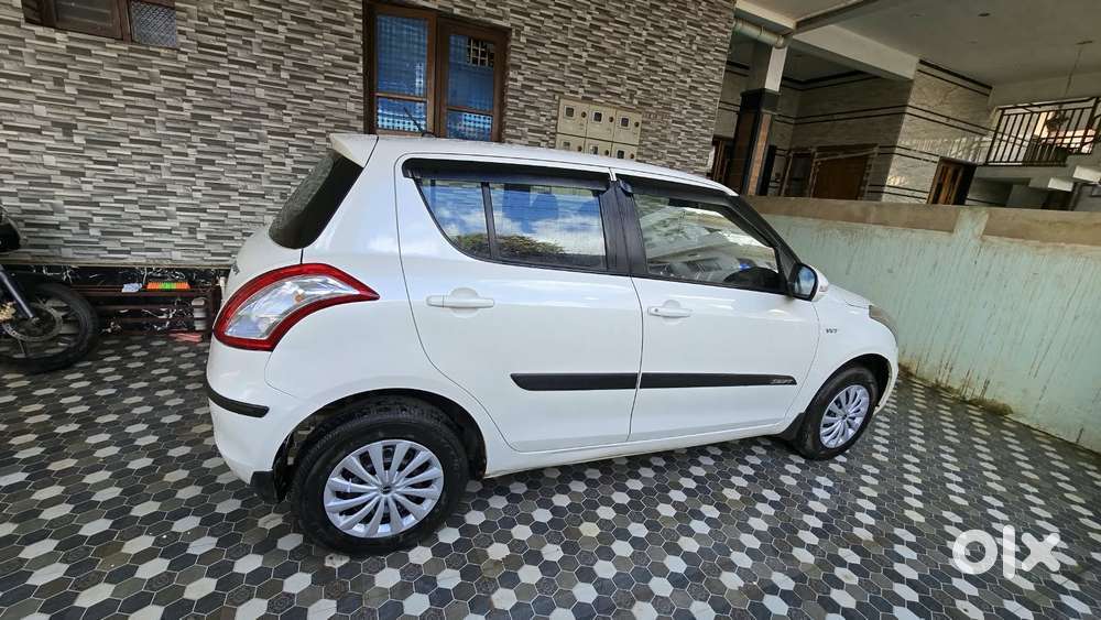 Maruti Suzuki Swift Vxi Abs Bsiv, 2015, Petrol