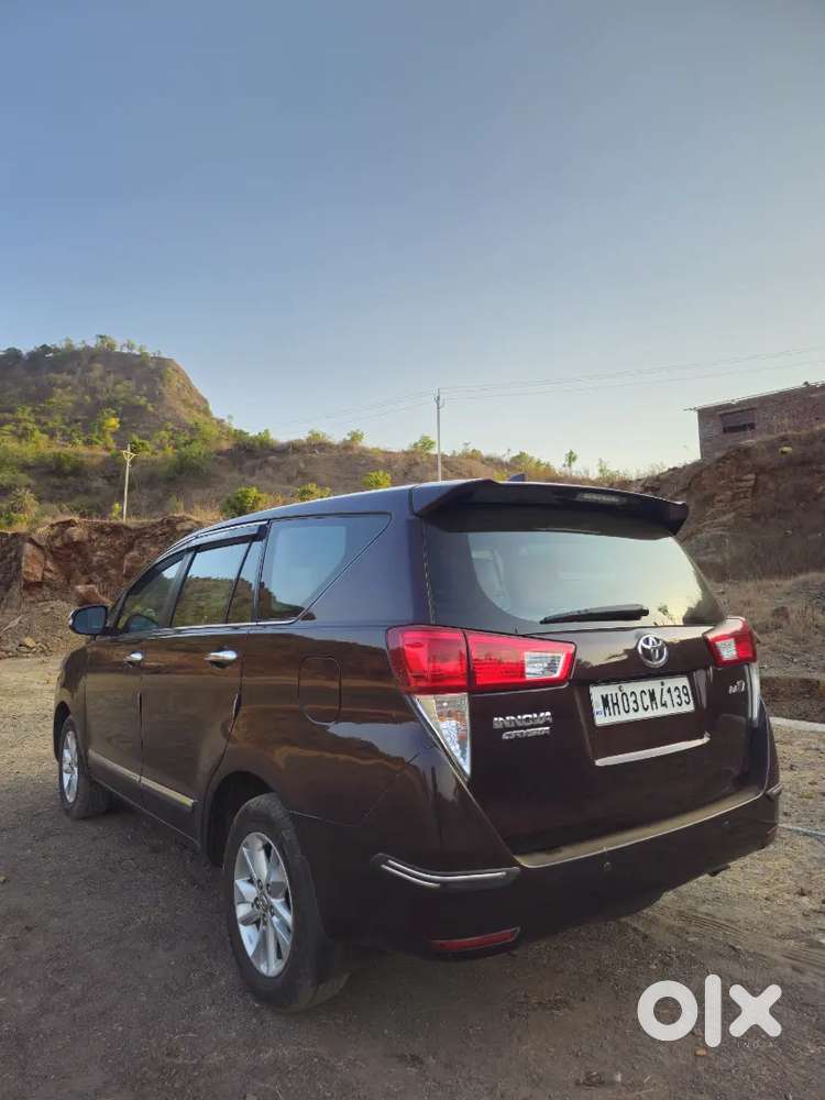 Toyota Innova Crysta 2.4 V (8 Seater) 2017 – Excellent Condition