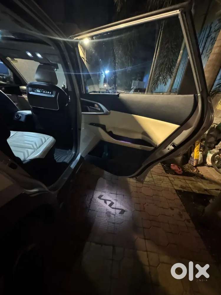 Kia Carens Luxury Variant In Excellent Condition