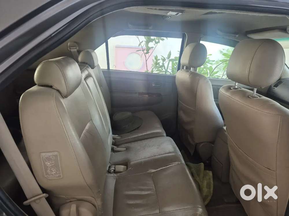 Toyota Fortuner 2010 Diesel 142000 Km Driven Urgent Sale.