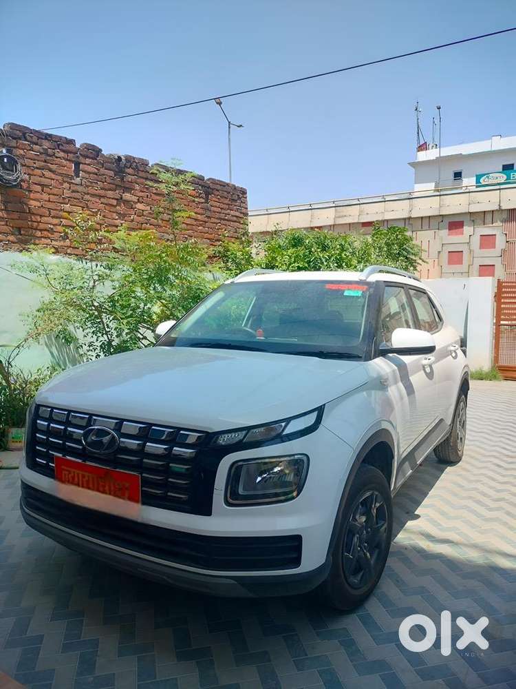 Hyundai Venue 1.2 Mt S Petrol In Brand New Condition 4000 Km Driven