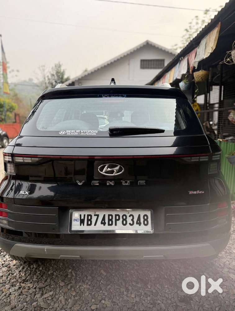 Hyundai Venue 2023 Petrol Well Maintained