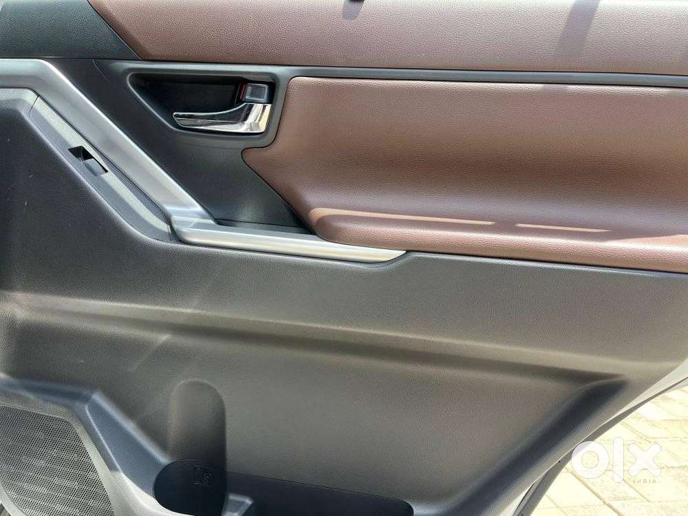 Toyota Innova Hycross 2.0 Zx (o) Hybrid 7 Str, 2023, Petrol