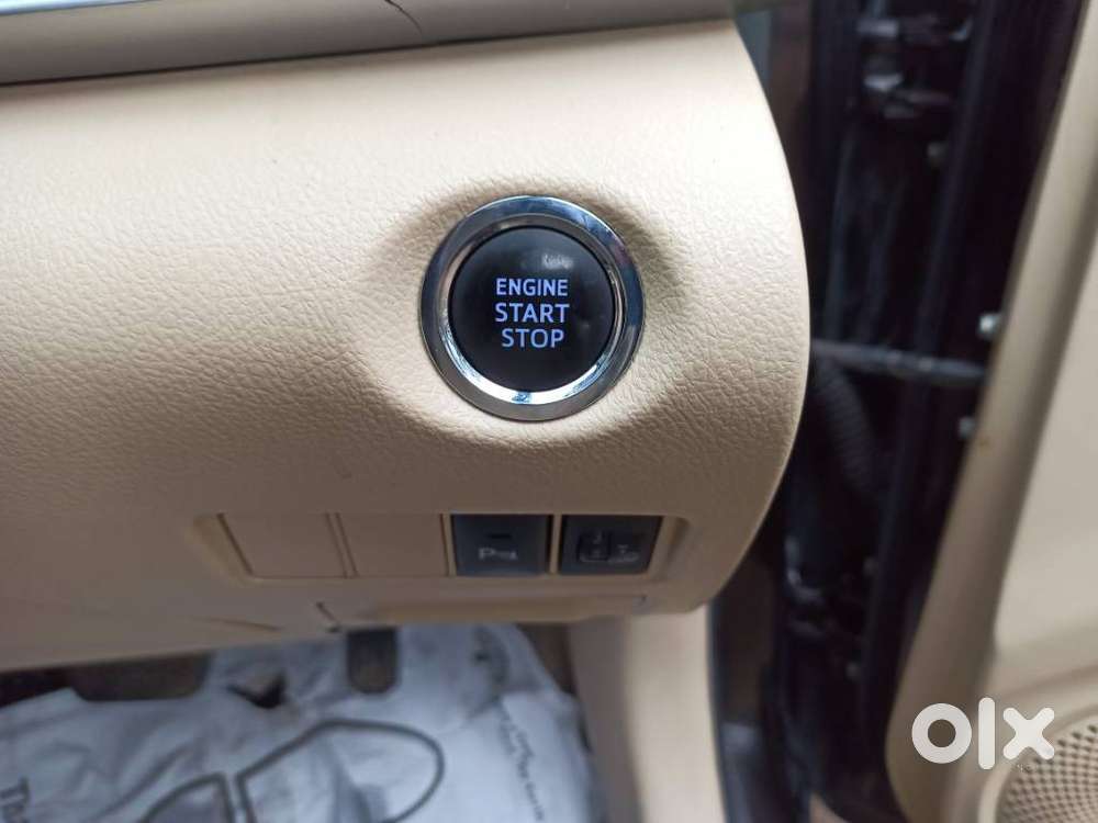 Toyota Yaris V Cvt, 2018, Petrol