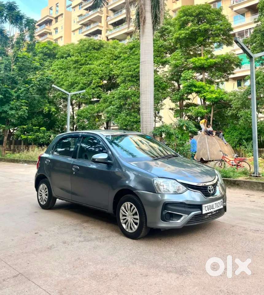 Toyota Etios Liva V Dual Tone, 2017, Petrol