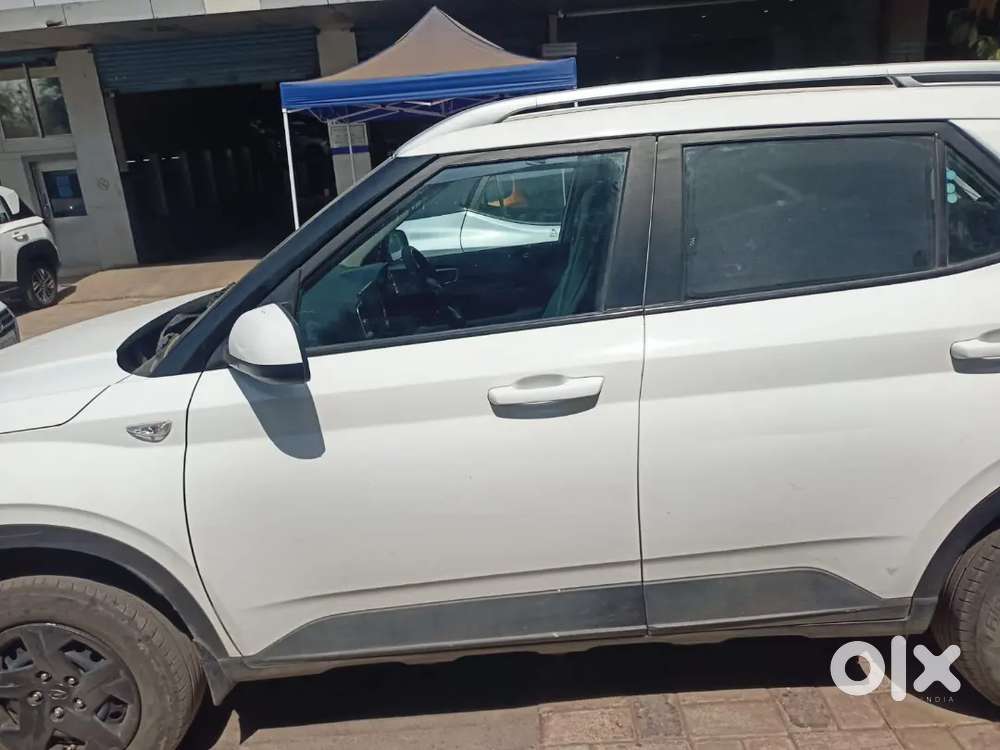 Hyundai Venue 2024 Petrol Manual First Owner