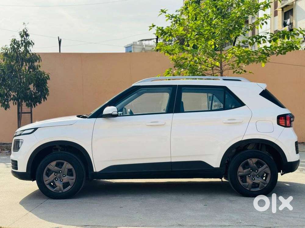 Hyundai Venue 1.2 S (o), 2023, Petrol
