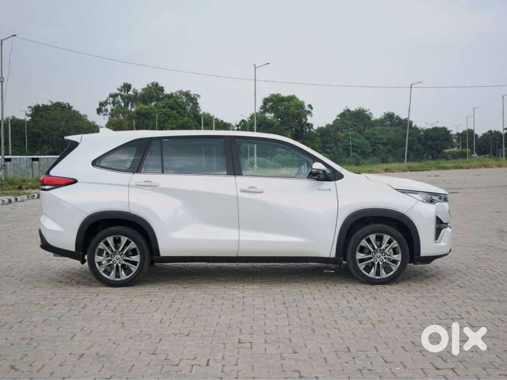 Toyota Innova Hycross 2.0 Zx Hybrid 7 Str, 2024, Petrol