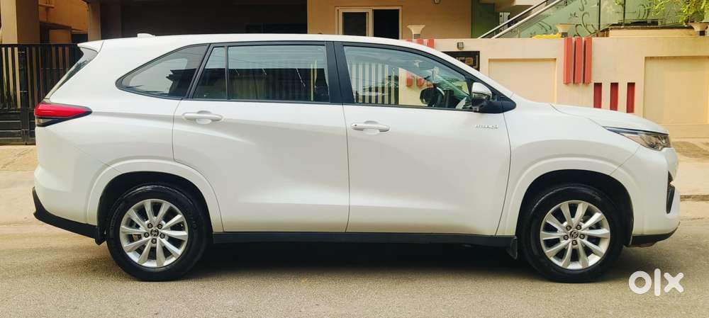Toyota Innova Hycross 2.0 Vx (o) Hybrid 8 Str, 2024, Petrol