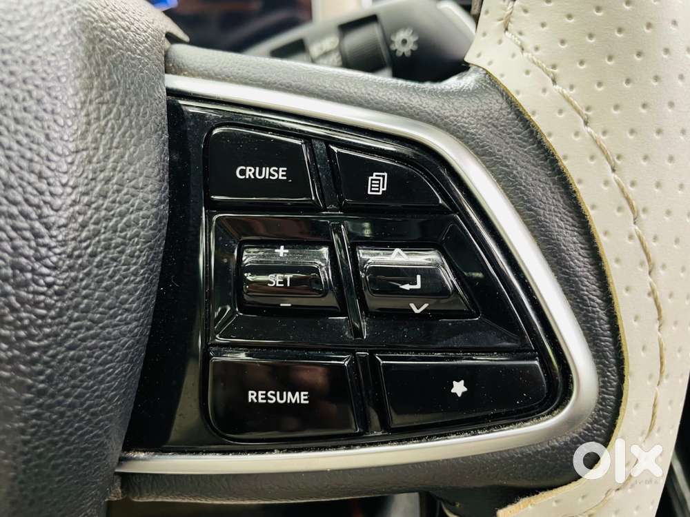 Mahindra Xuv700 2.0 Ax 7 Petrol Mt Str, 2023, Petrol