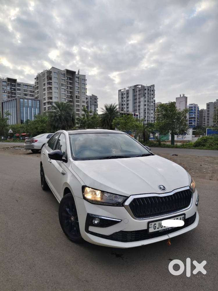 Skoda Slavia Ambition 1.0l Tsi At, 2023, Petrol