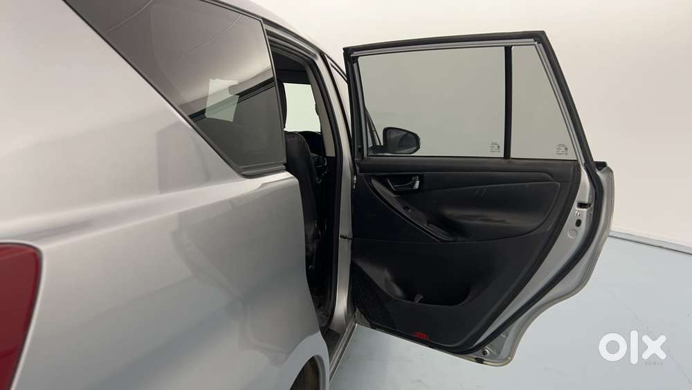 Toyota Innova Crysta [2016-2020] 2.4 Gx At 8 Str, 2016, Diesel