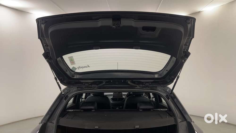 Tata Altroz 1.2 Xza Plus Dark Edition Dct, 2022, Petrol