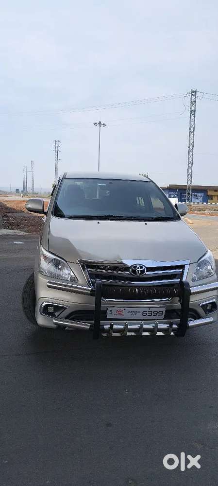 Toyota Innova 2.5 V 2013 Ending 14 Registration