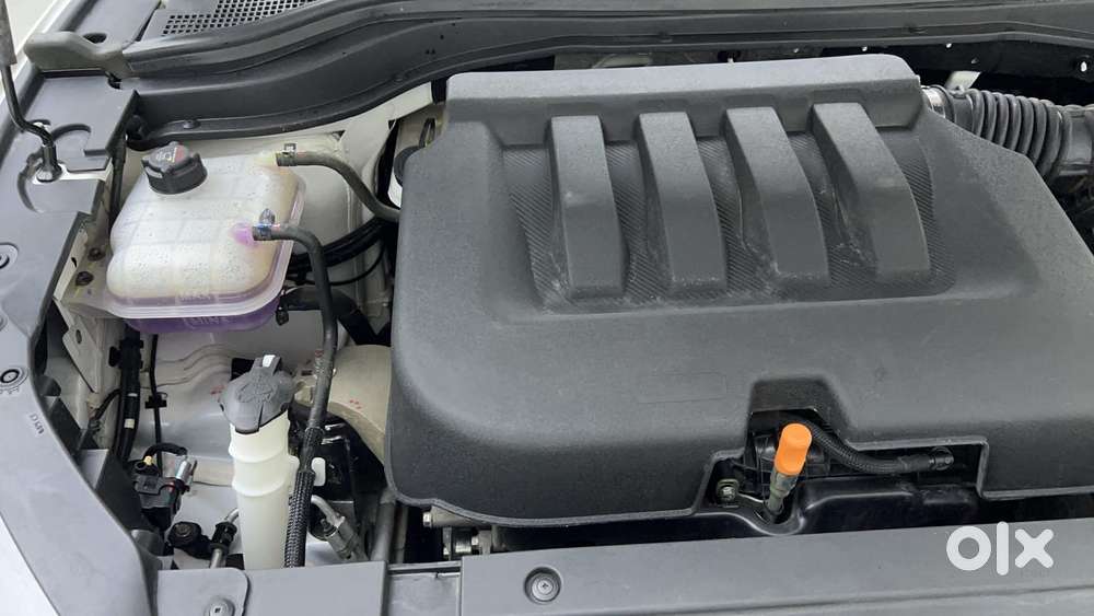 Mahindra Xuv700 2.0 Ax 5 Petrol Mt 7 Str, 2024, Petrol