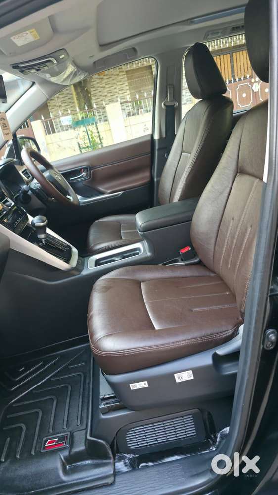 Toyota Innova Hycross 2.0 Vx (o) Hybrid 7 Str, 2025, Petrol