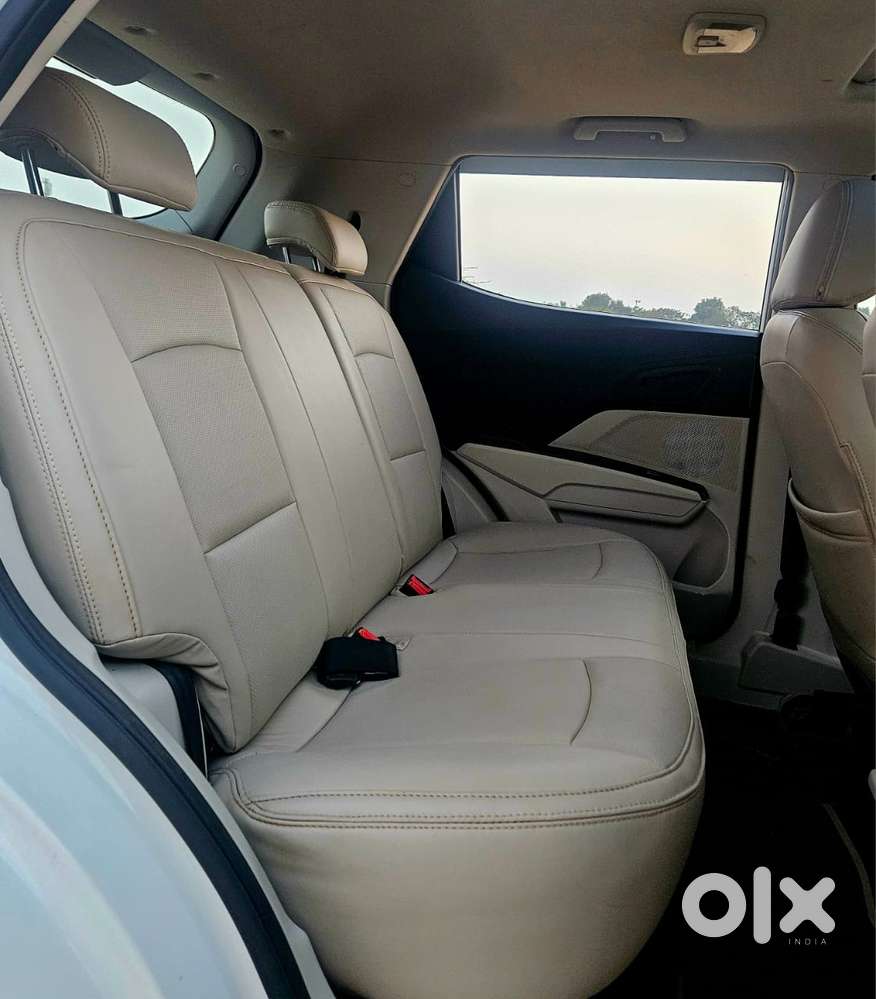 Mahindra Xuv700 2.2 Mx Diesel Mt 5 Str, 2023, Diesel