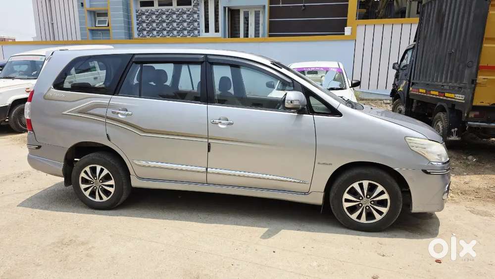 Toyota Innova 2015