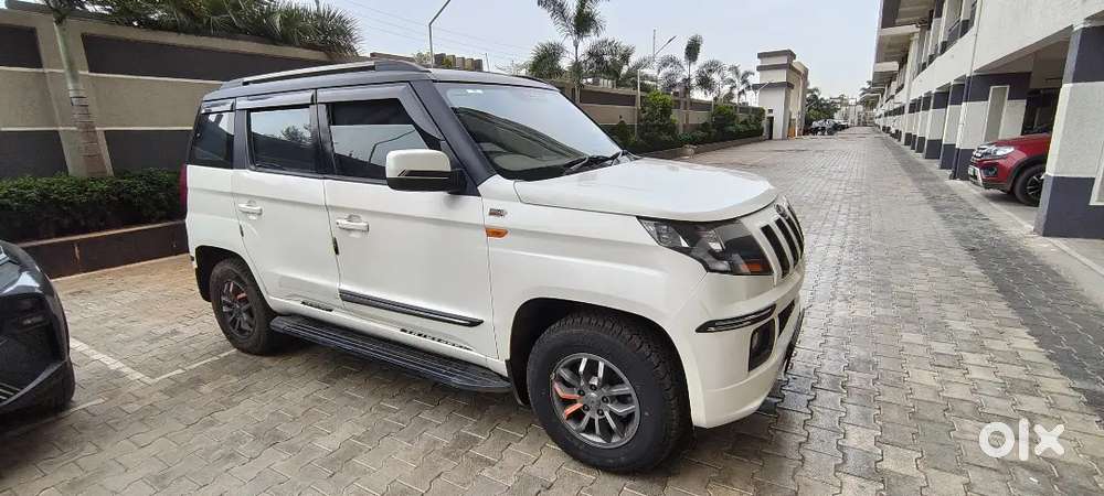 Mahindra Tuv 300 T10 Top End Car And Well Maintained Suv For Sale.