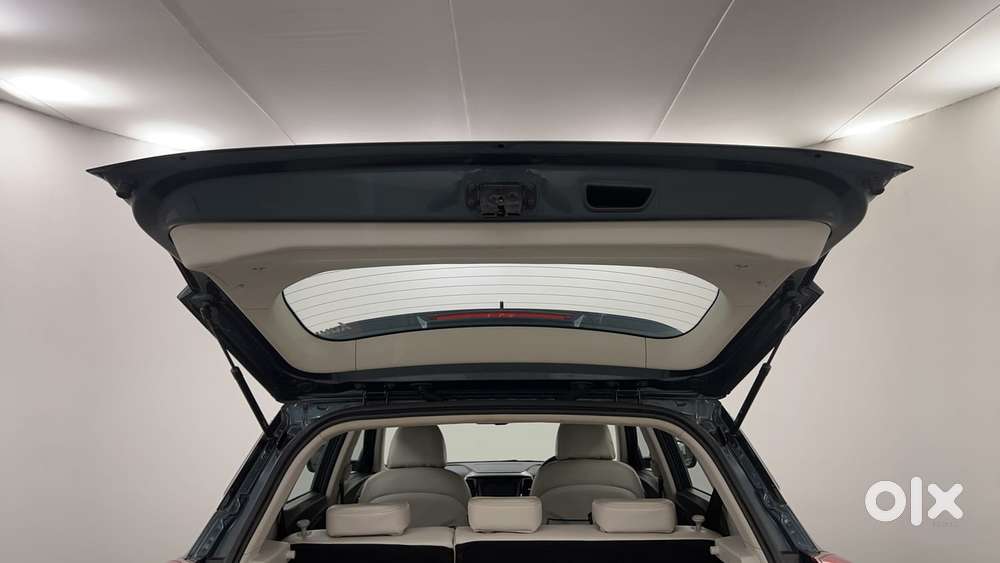 Mahindra Xuv300 1.2 W8 (o) Amt Petrol, 2022, Petrol