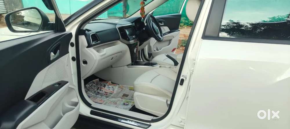 Mahindra Xuv300 W8 (o) 1.5 Diesel Amt, 2023, Diesel