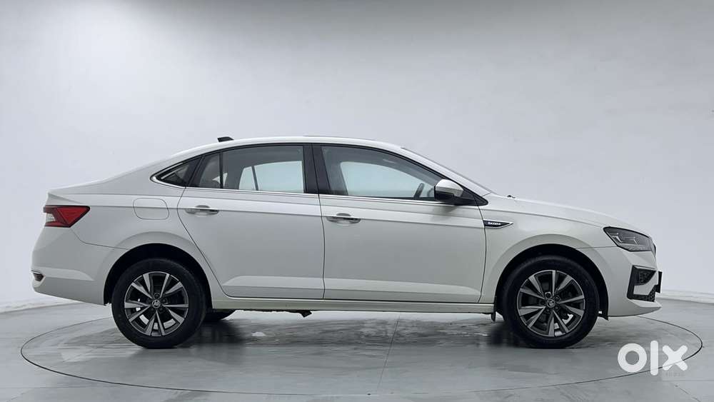 Skoda Slavia Style 1.0l Tsi At, 2023, Petrol