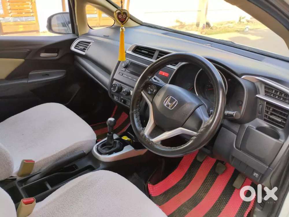 Honda Jazz 2015 30kmpl Milege