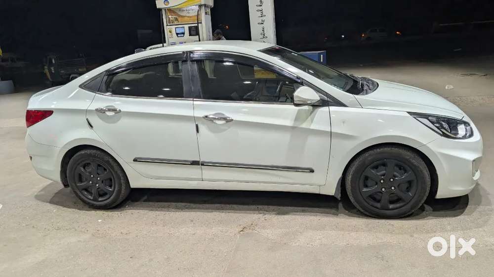 Hyundai Verna Fludic 1.6 Vtvt Bsiv 2011 Petrol