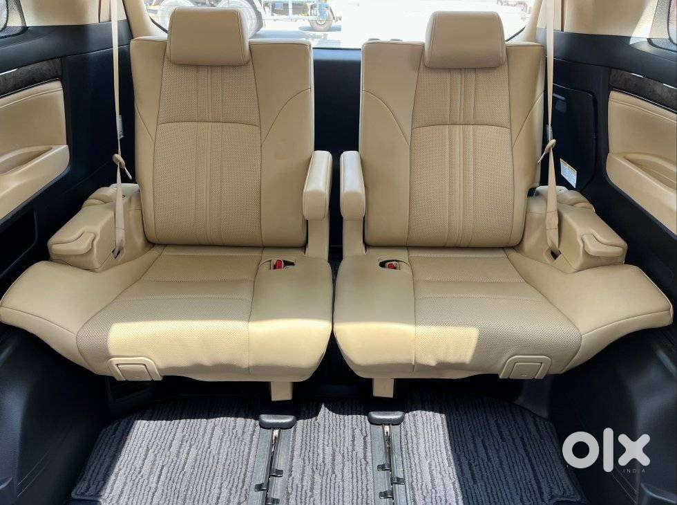 Toyota Vellfire 2.5 Executive Lounge, 2022, Petrol