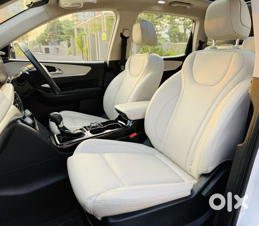 Mahindra Xuv700 2.2 Ax 7 Diesel At Luxury Pack Str Awd, 2025, Diesel