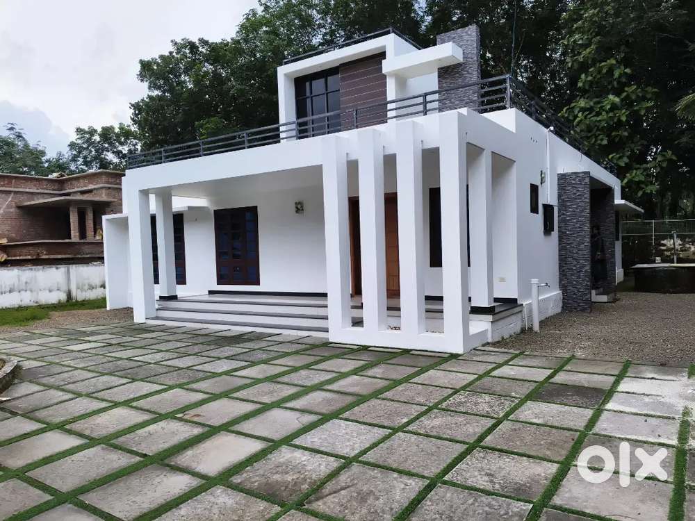 House for sale in chadayamangalam Cent :- 10 Sqft:-1860 Bhk:3
