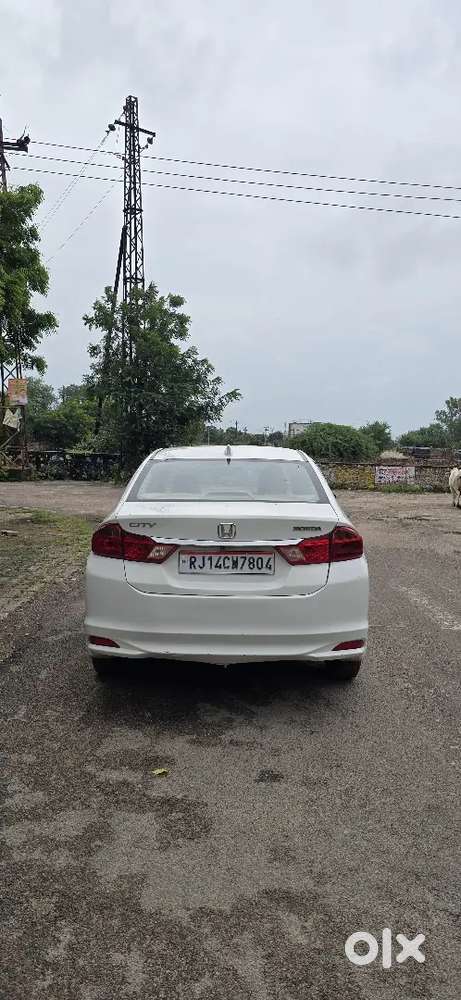 Honda City V At 2014 Well Maintain Car With Sunroof Top Model