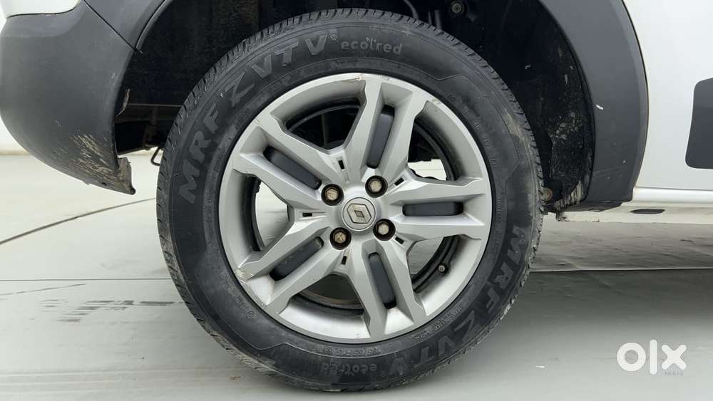 Renault Triber Rxz, 2022, Petrol