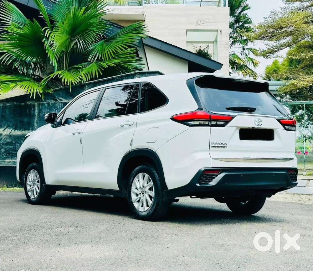 Toyota Innova Hycross 2024