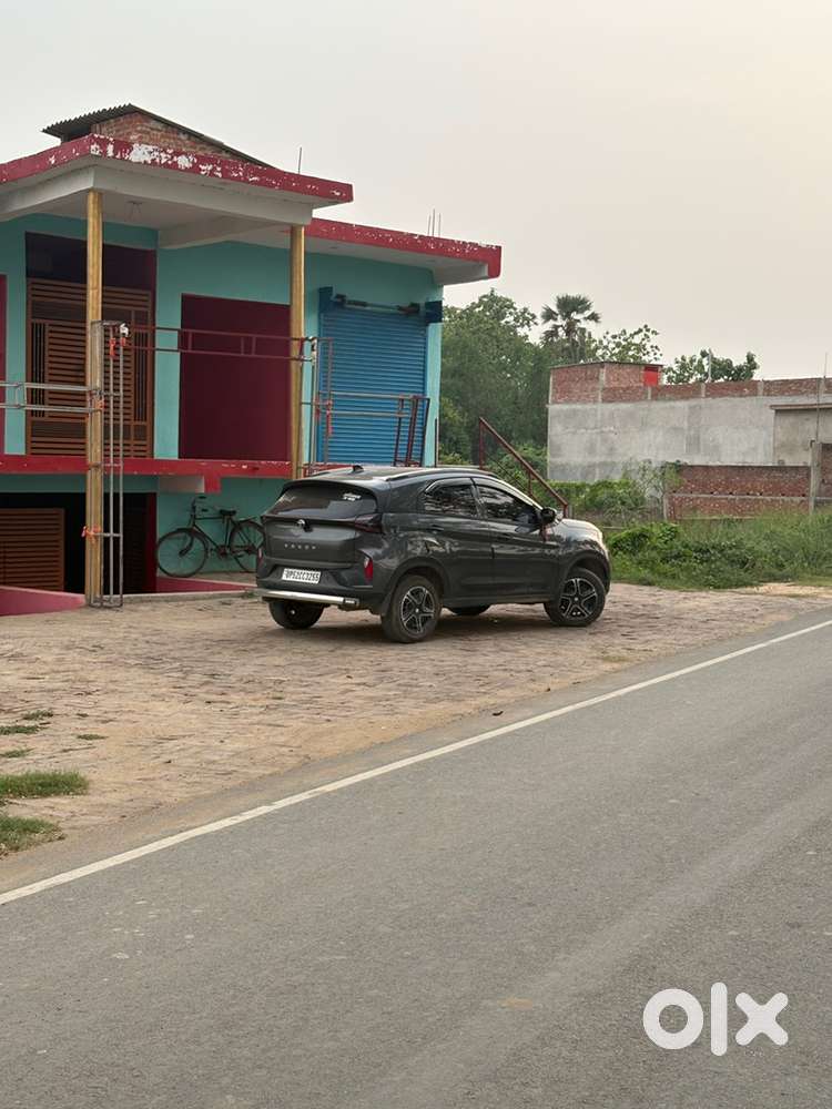 Tata Nexon 2025 Petrol Well Maintained