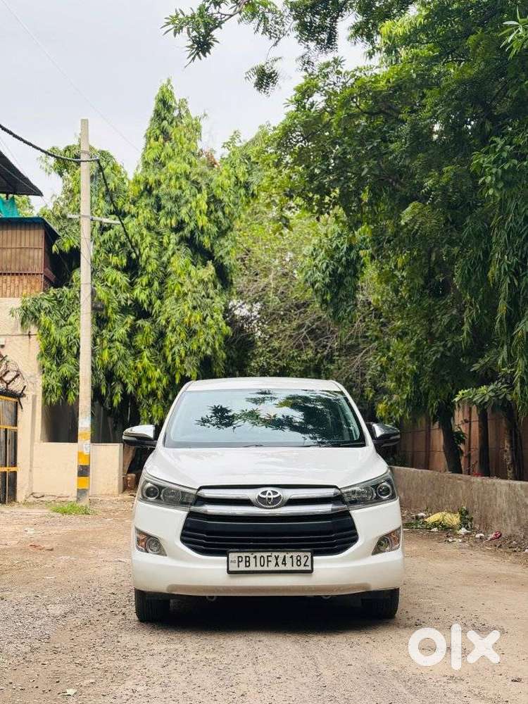 Toyota Innova Crysta 2.4 V 7 Str, 2016, Diesel