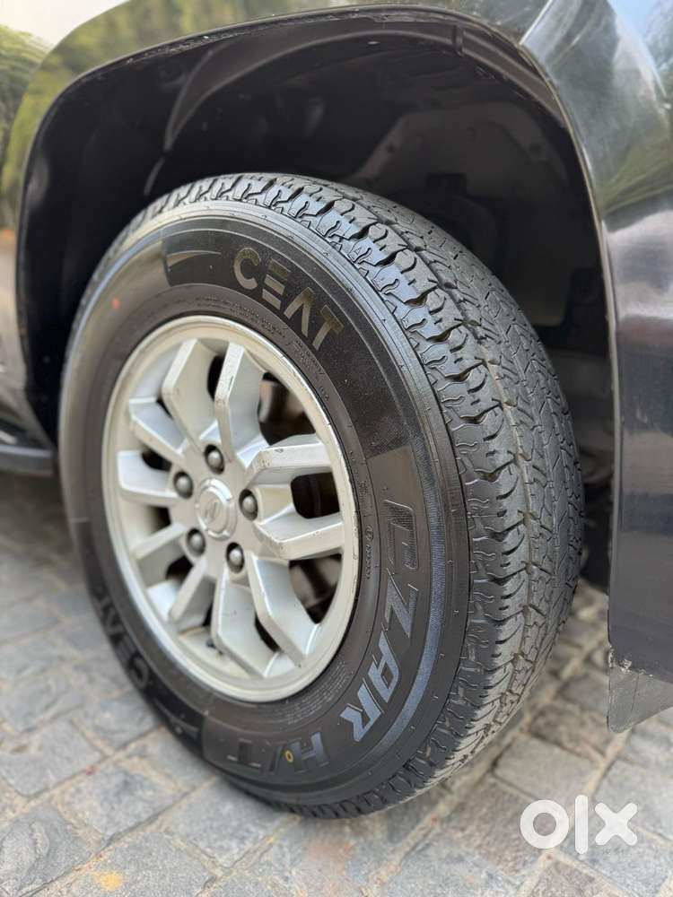 Mahindra Tuv 300 Mhawk100 T8 Dual Tone, 2017, Diesel