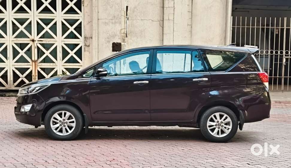 Toyota Innova Crysta 2.4 V 8 Str, 2016, Diesel