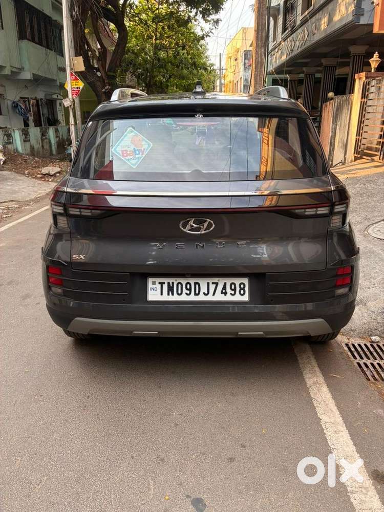 Hyundai Venue 2024 Petrol- New Like