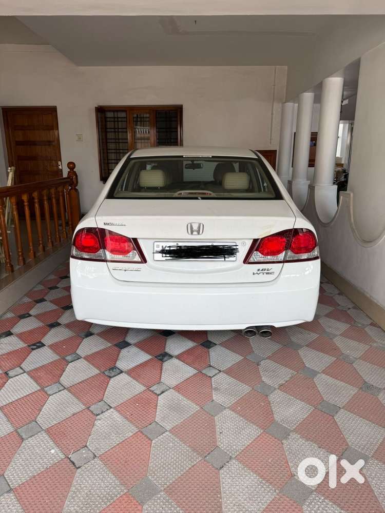 White Honda Civic. 1.8l Mt. 2010.