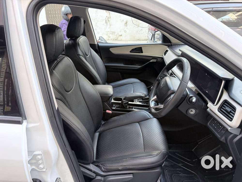 Mahindra Xuv700 2.2 Ax 5 Diesel At Str, 2022, Diesel