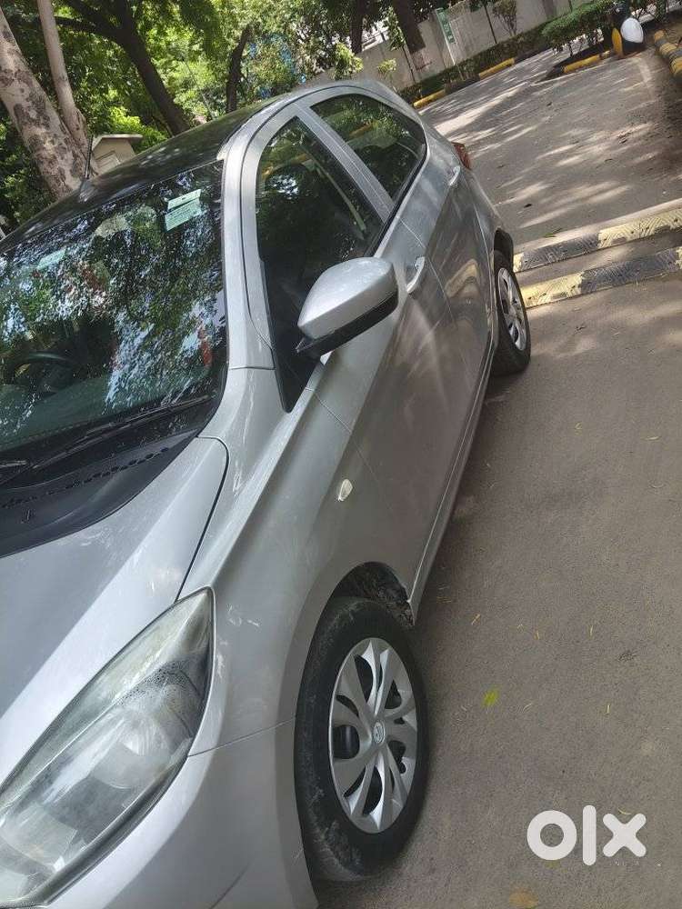 Tata Tiago 1.2 Revotron Xt (o), 2017, Petrol