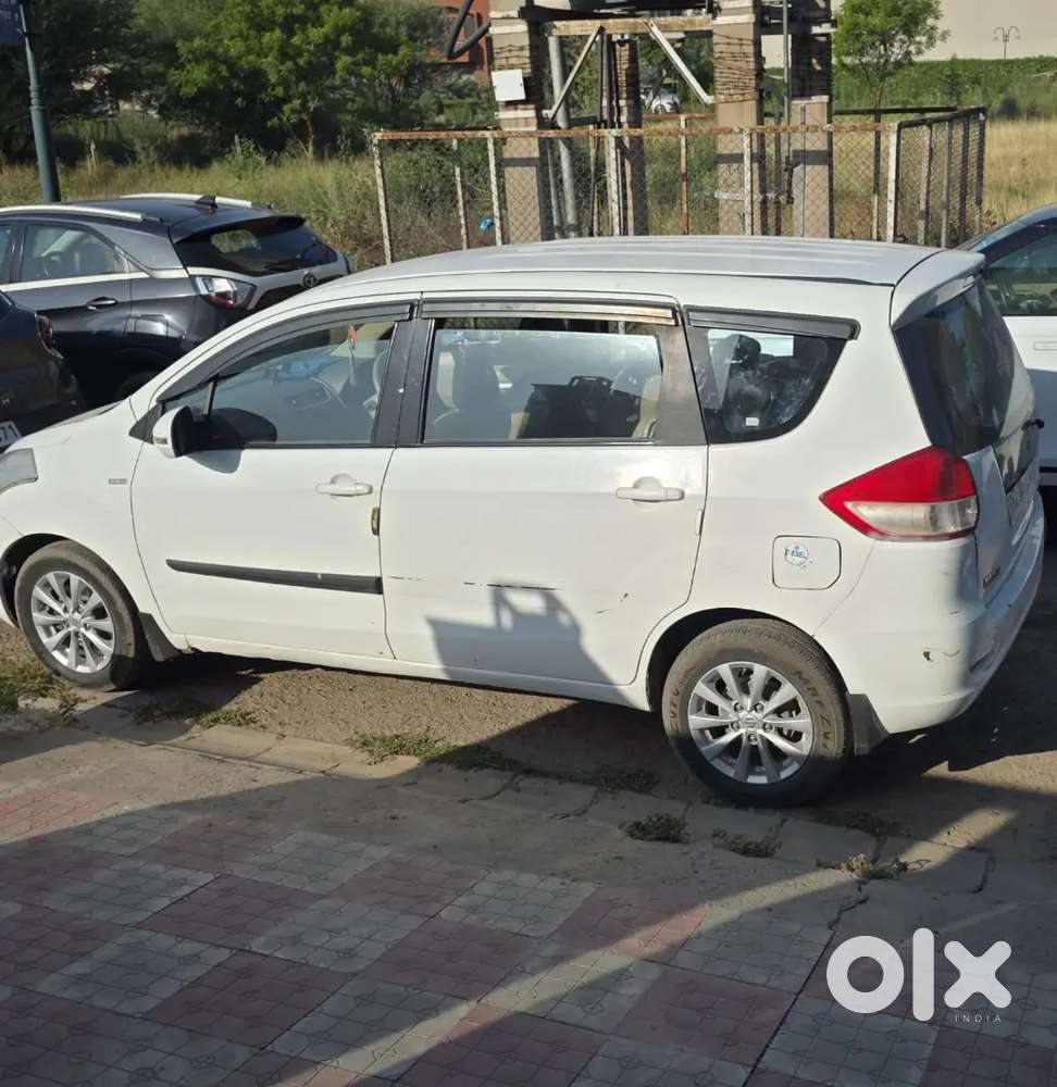 Maruti Suzuki Ertiga Zdi+ (top Model) - 2012