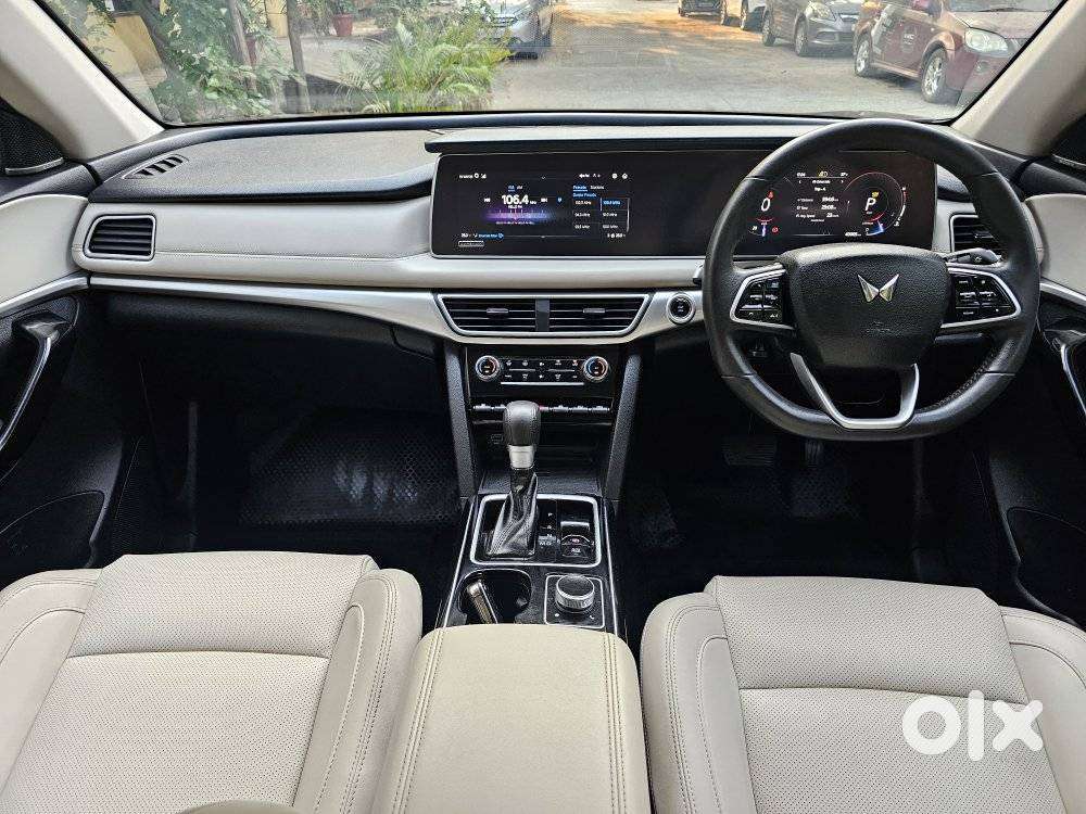 Mahindra Xuv700 2.2 Ax 7 Diesel At Luxury Pack Str, 2024, Diesel