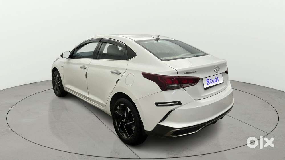 Hyundai Verna 1.5 Sx (o) Vtvt Ivt, 2022, Petrol