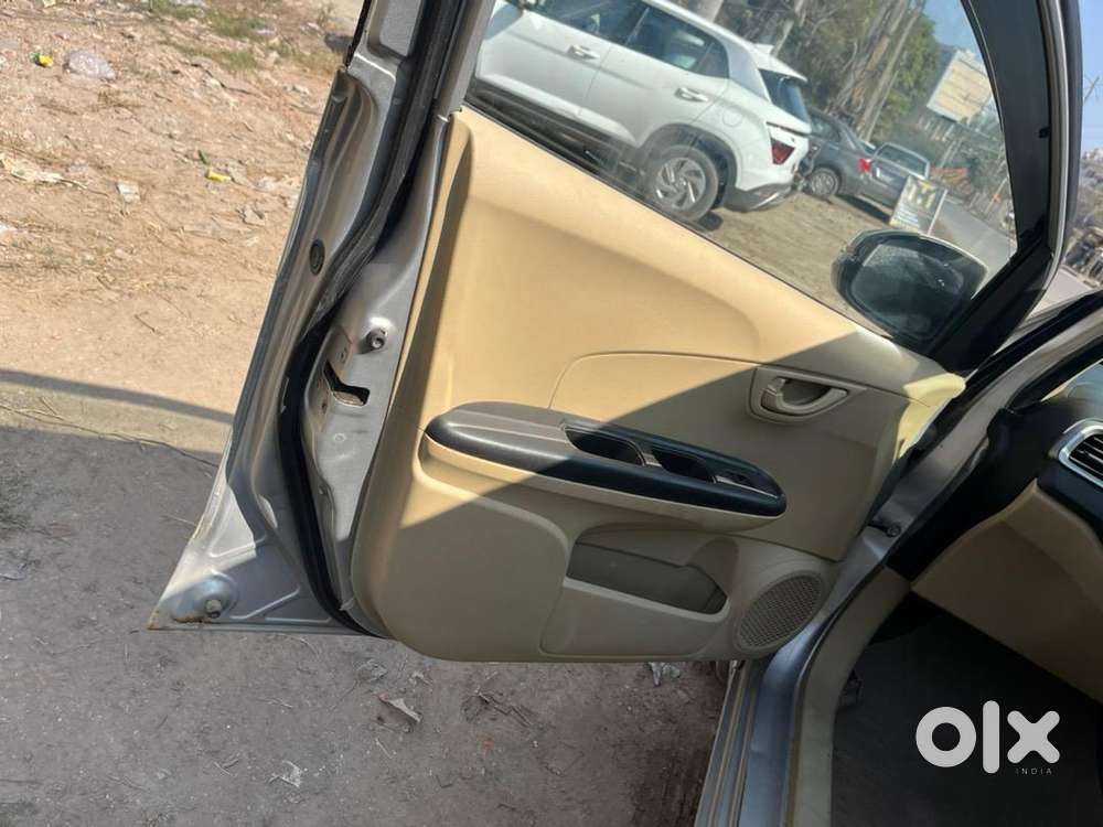 Leady Owner Honda Amaze 2016 Petrol 70000 Km Driven