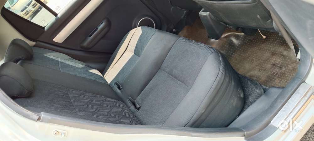 Maruti Suzuki Swift Vxi 1.2 Abs Bs-iv, 2011, Petrol