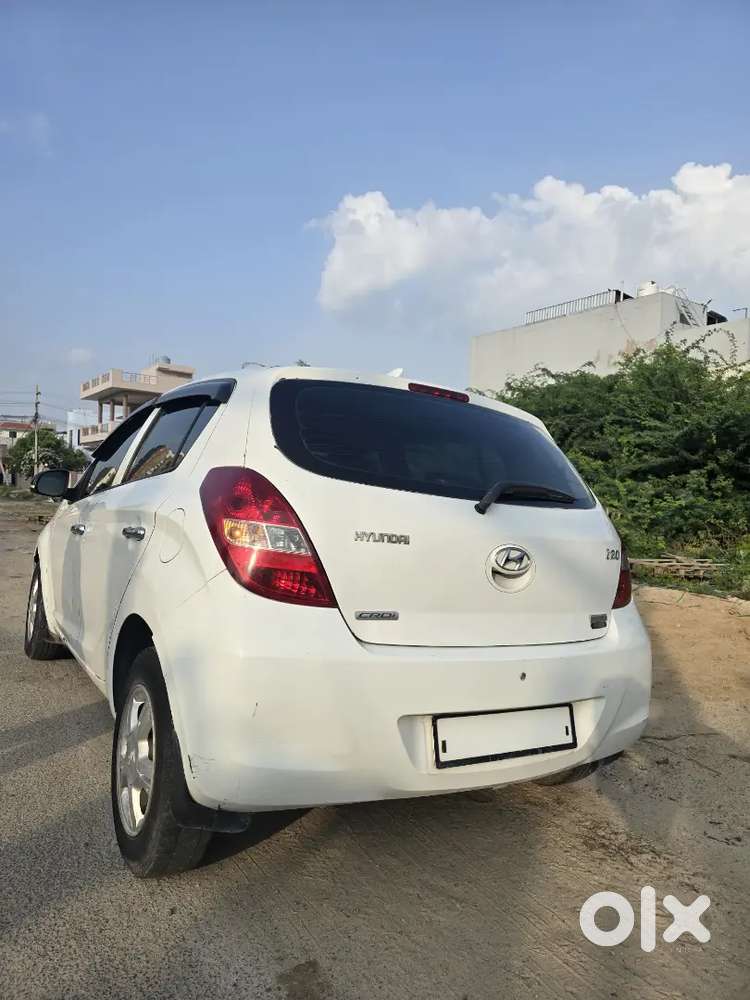 Hyundai I20 Asta1.6 Top Model Insurance Running Well Maintained