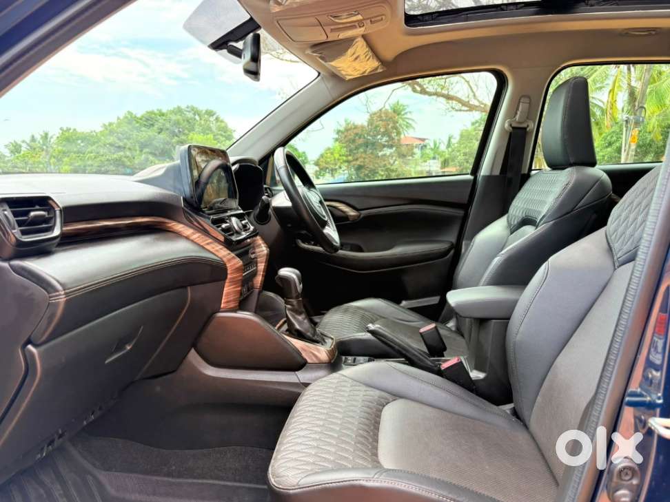Maruti Suzuki Grand Vitara 1.5 Alpha Plus Intelligent Hybrid Ecvt, 2..