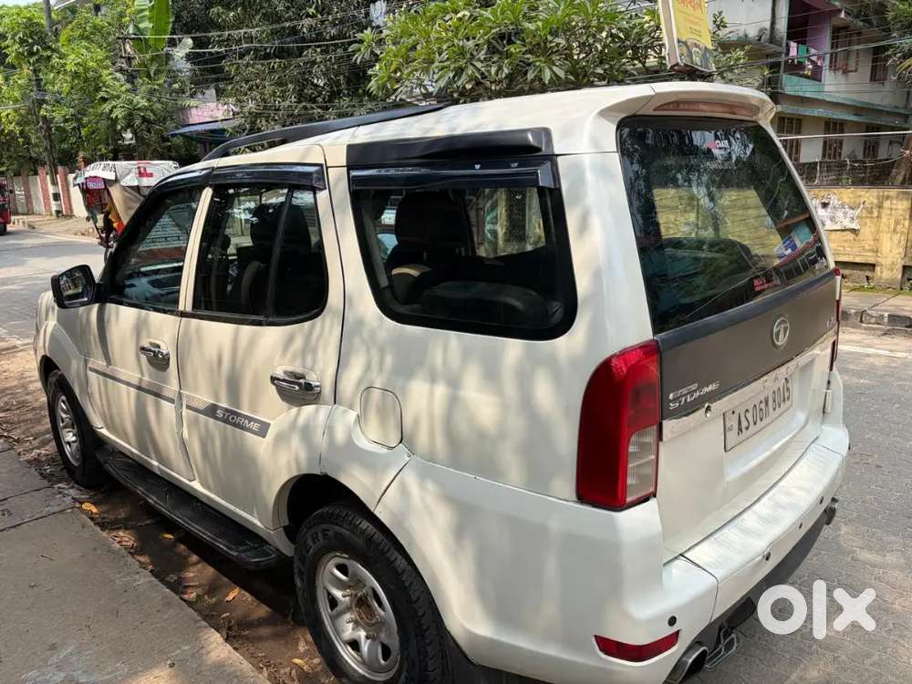 Tata Safari Storme 2013